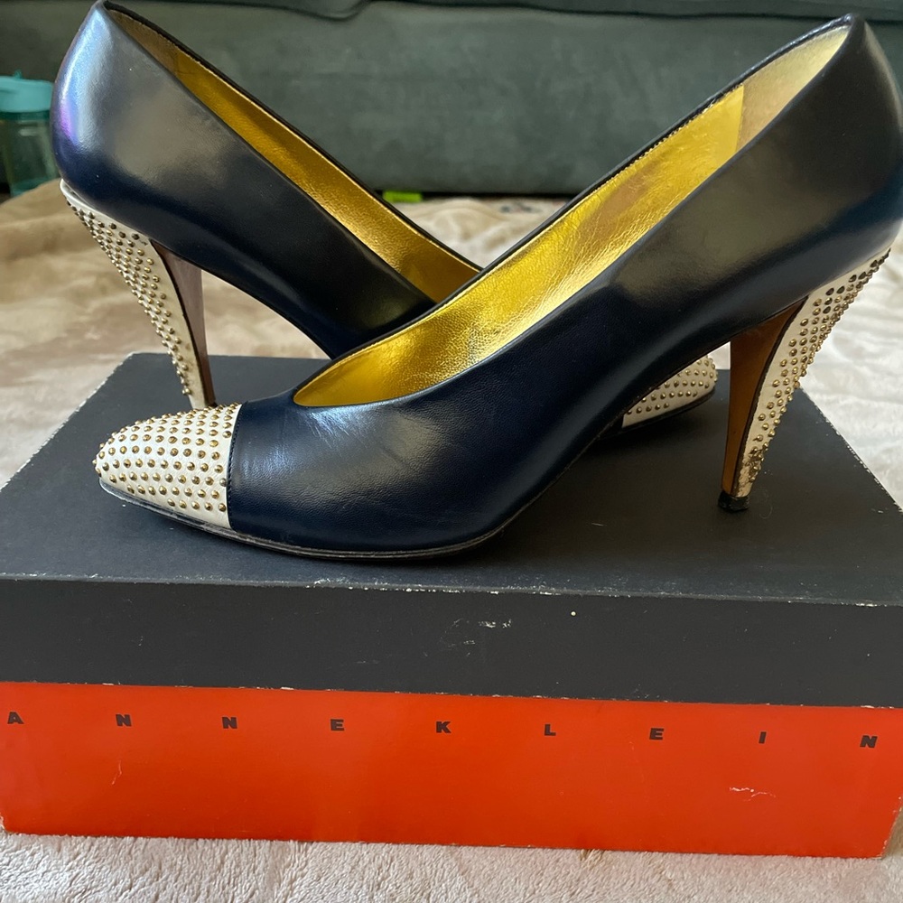 Anne Klein Navy Studded Cap-Toe Heels – Size 7.5N – Vintage Made in Italy